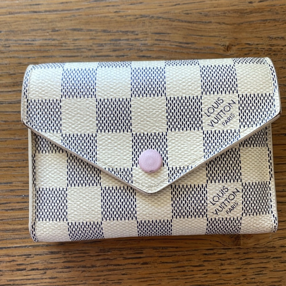Louis Vuitton Damier Azur Wallet - Cream and Gray - Picture 3 of 7